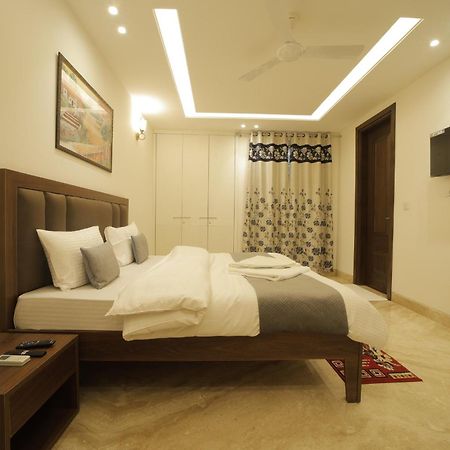 Under My Roof Superio Bed & Breakfast New Delhi Exterior photo