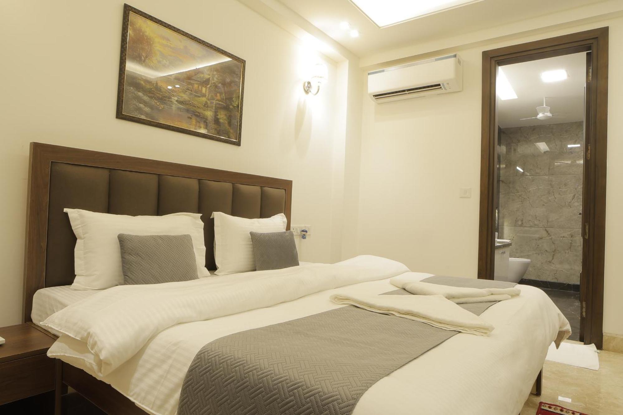 Under My Roof Superio Bed & Breakfast New Delhi Exterior photo